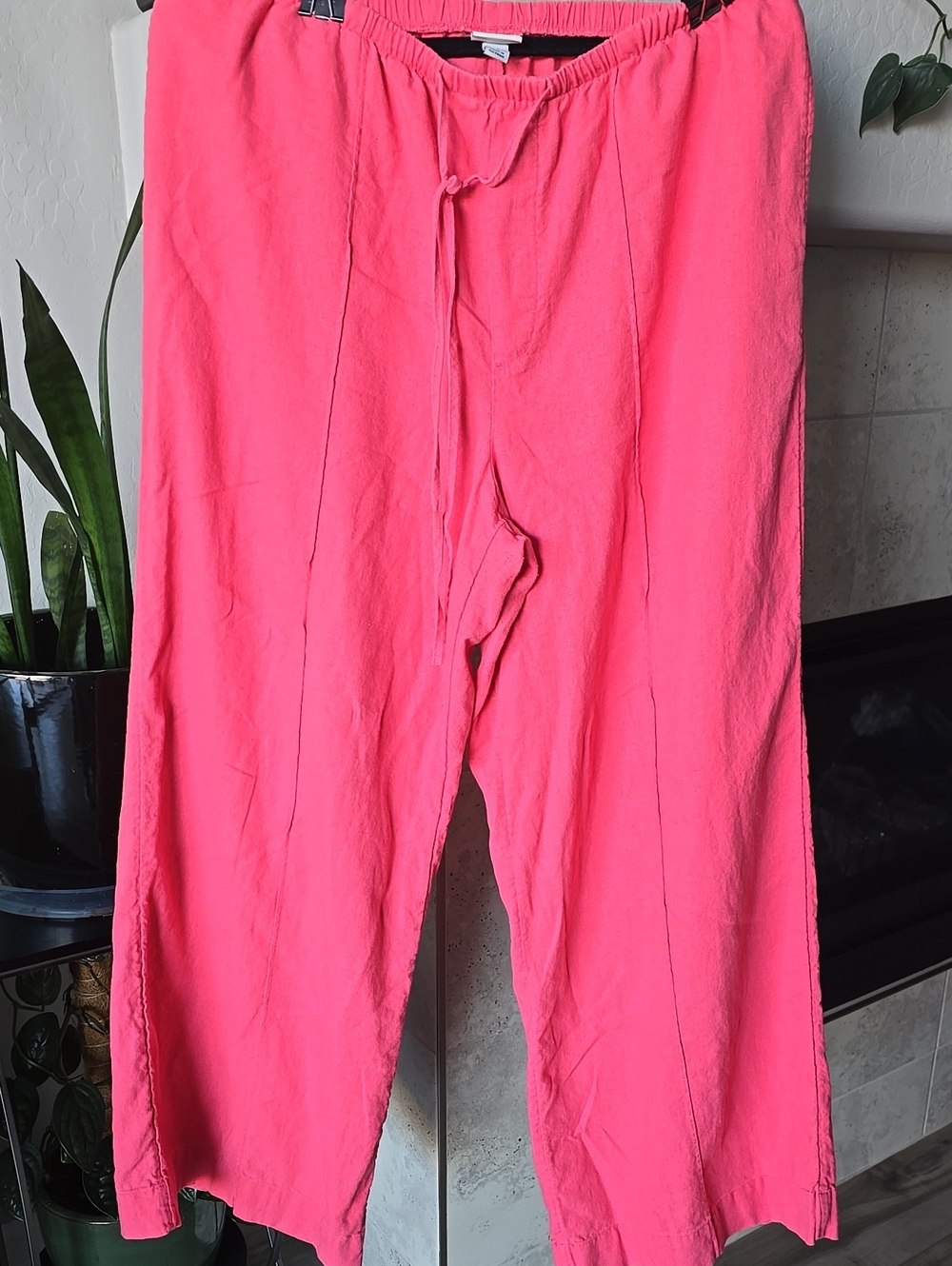 Women's Wide Leg Relaxed Drawstring Pants in Bright Pink